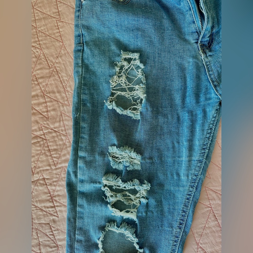 Skinny Ripped Jeans - Picture 5 of 6